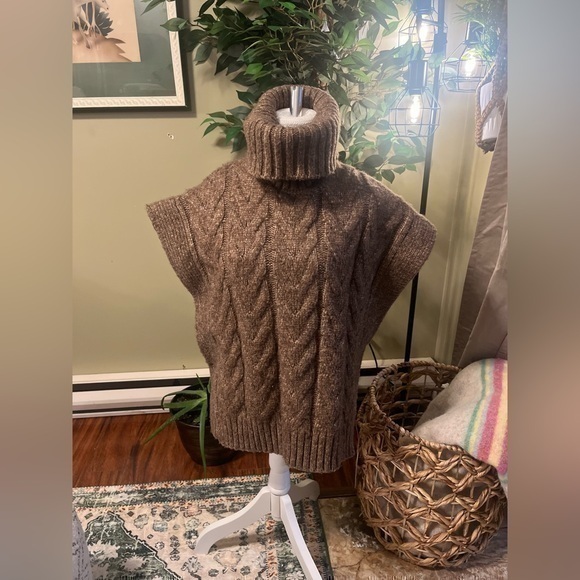 Tahari Sweater - Picture 2 of 8